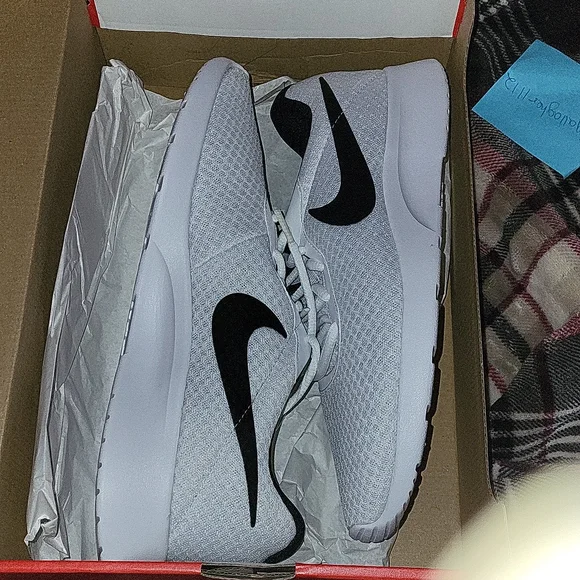 BNIB MENS NIKE TANJUN - Picture 1 of 3